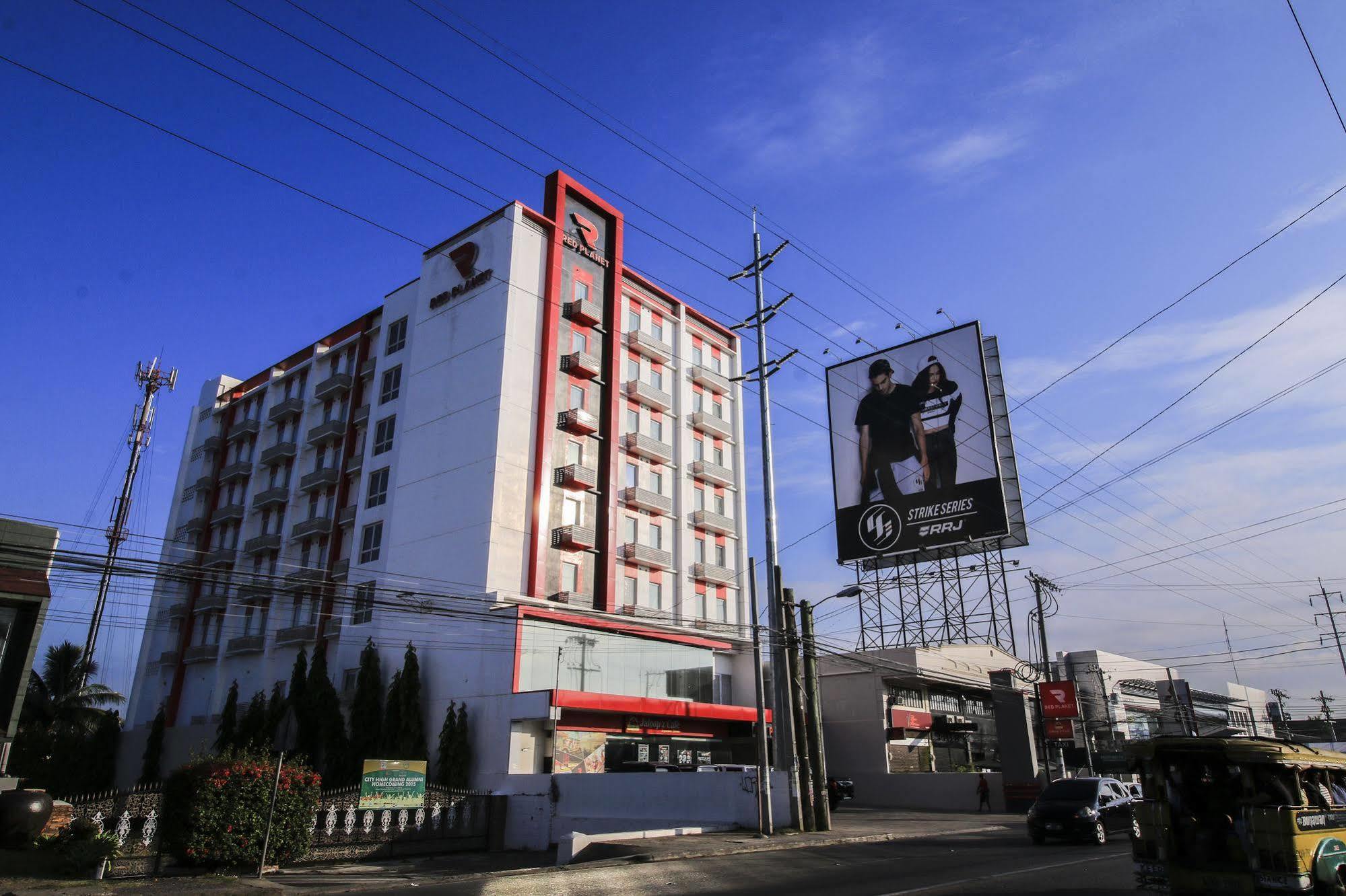 Red Planet Davao Hotel Exterior photo